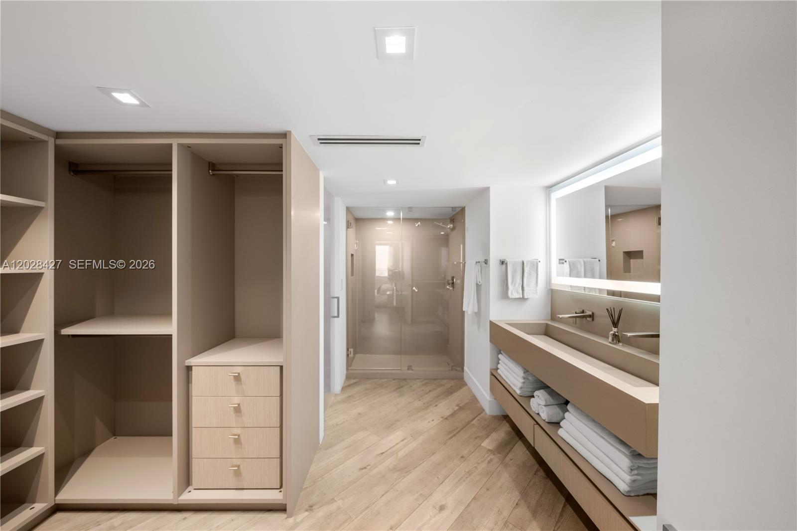 RONEY PALACE CONDO - Residential