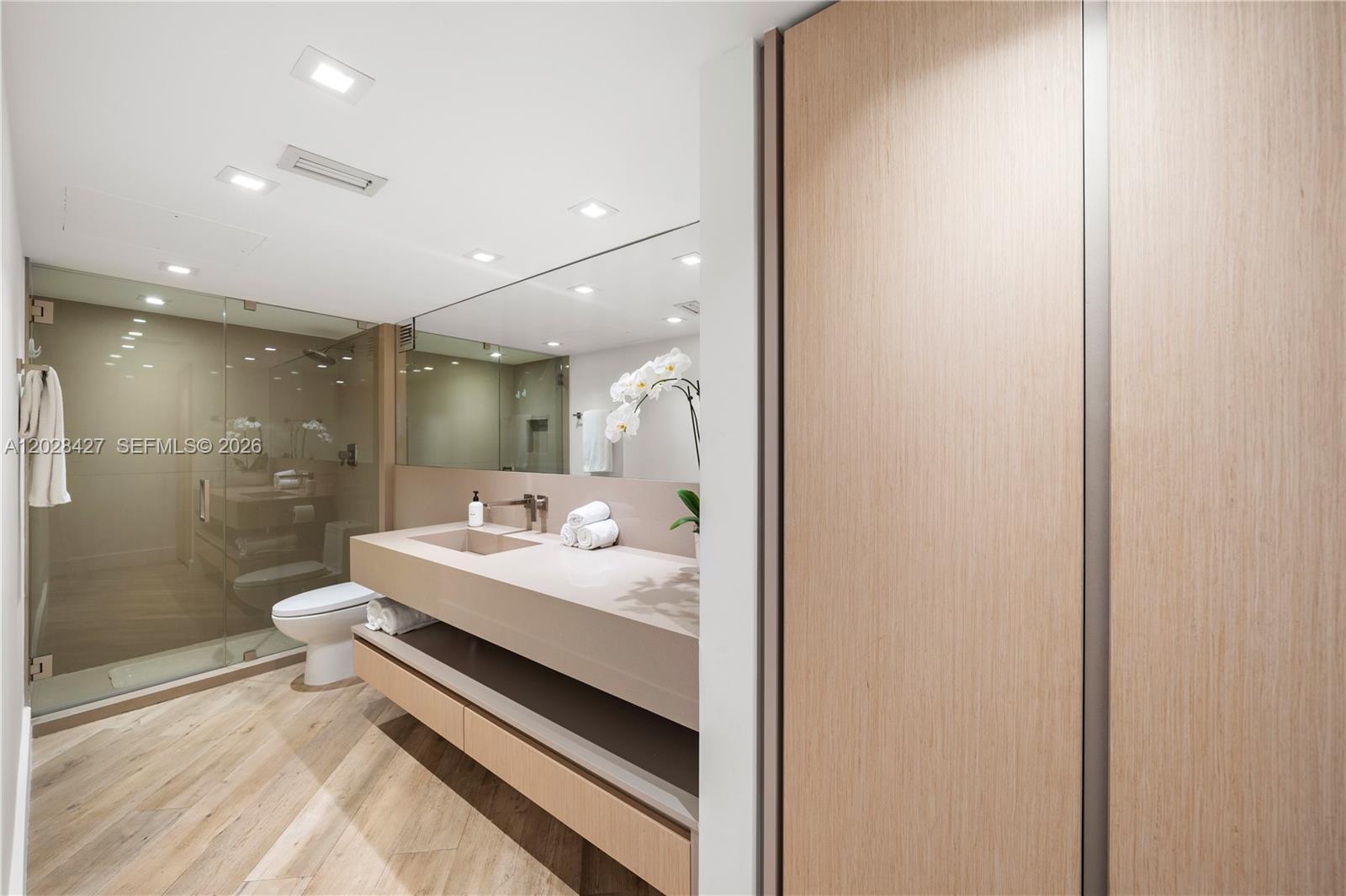 RONEY PALACE CONDO - Residential