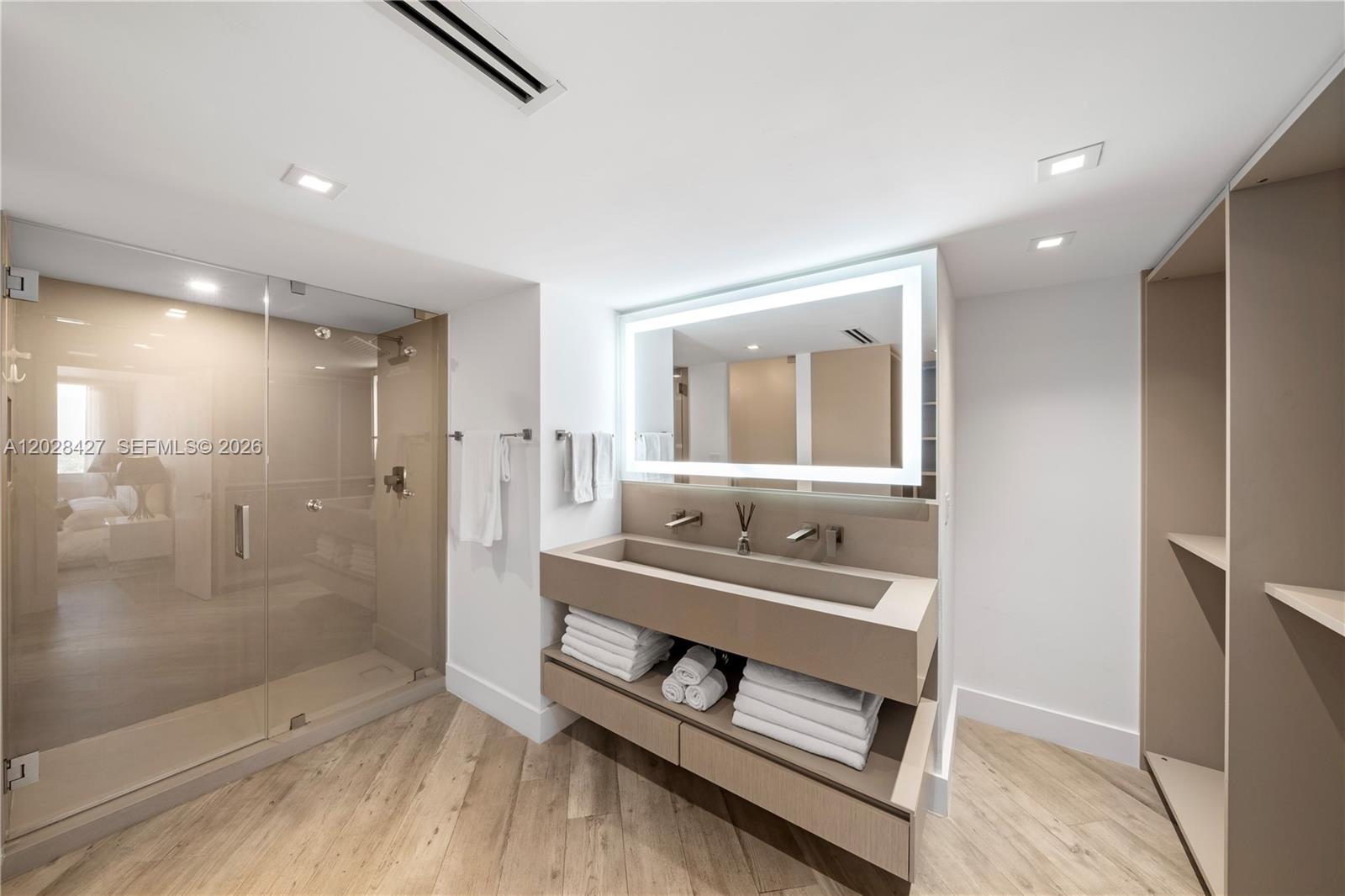 RONEY PALACE CONDO - Residential