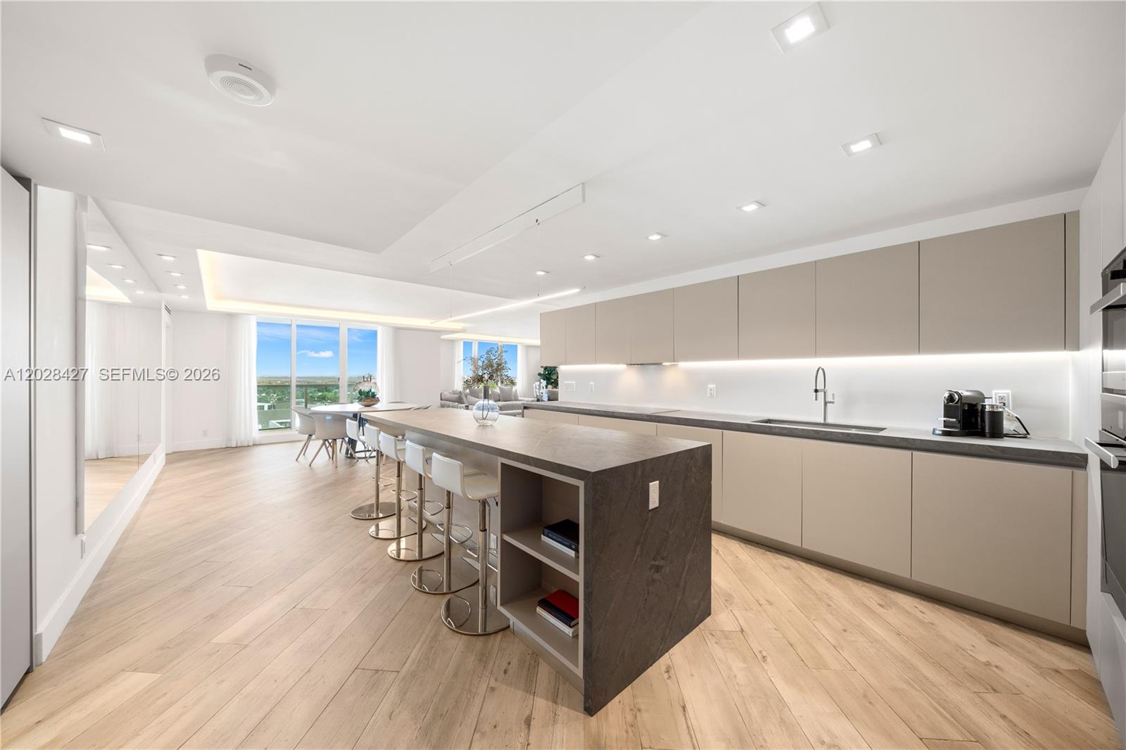 RONEY PALACE CONDO - Residential