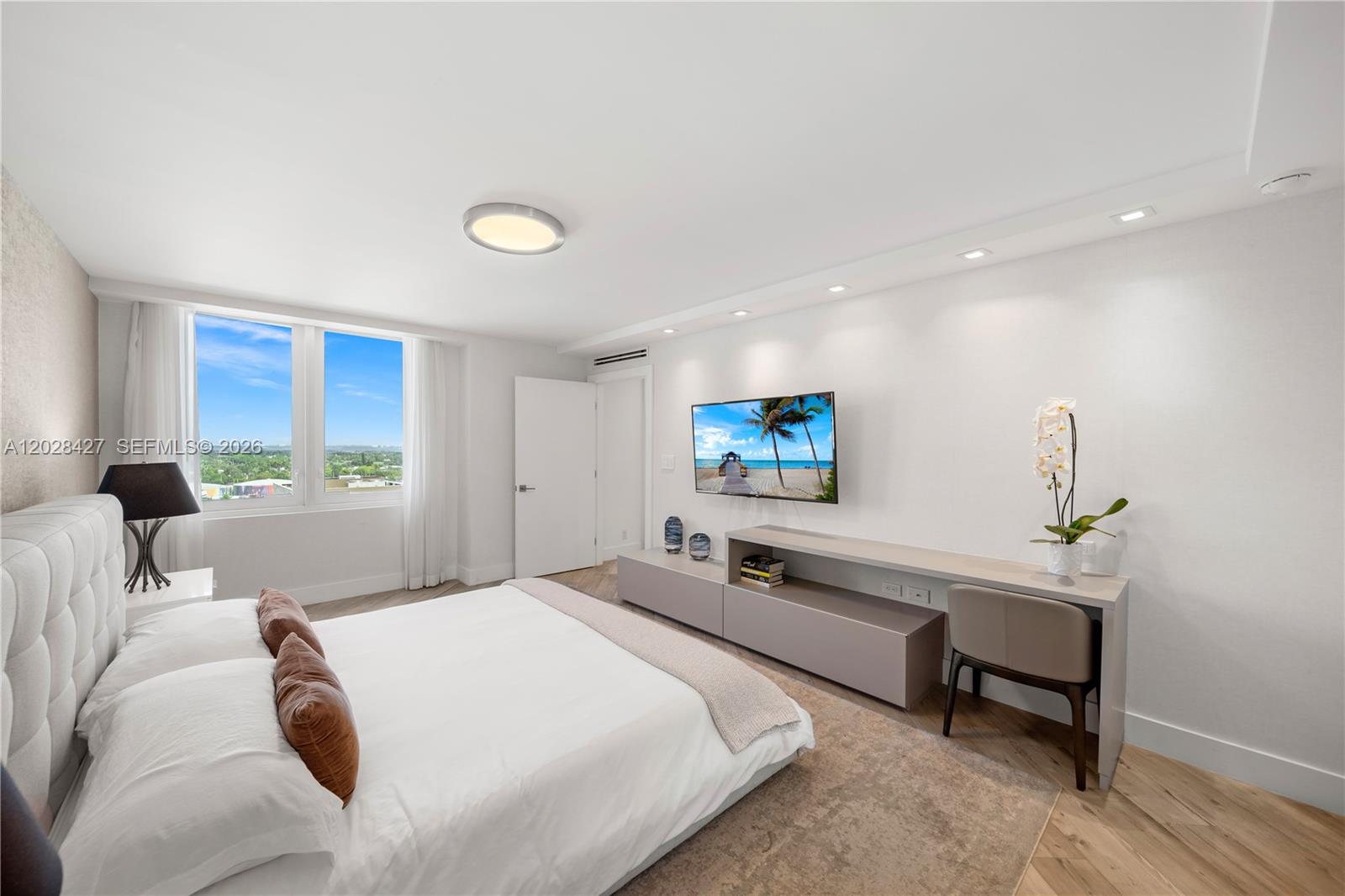 RONEY PALACE CONDO - Residential