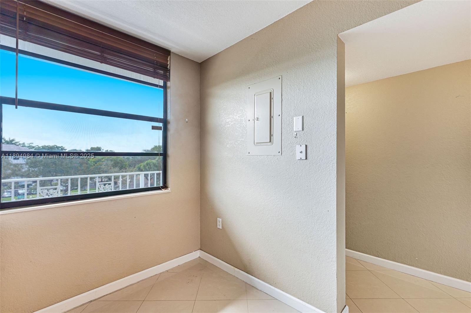 CONDO 25 OF WHITEHALL CON - Residential