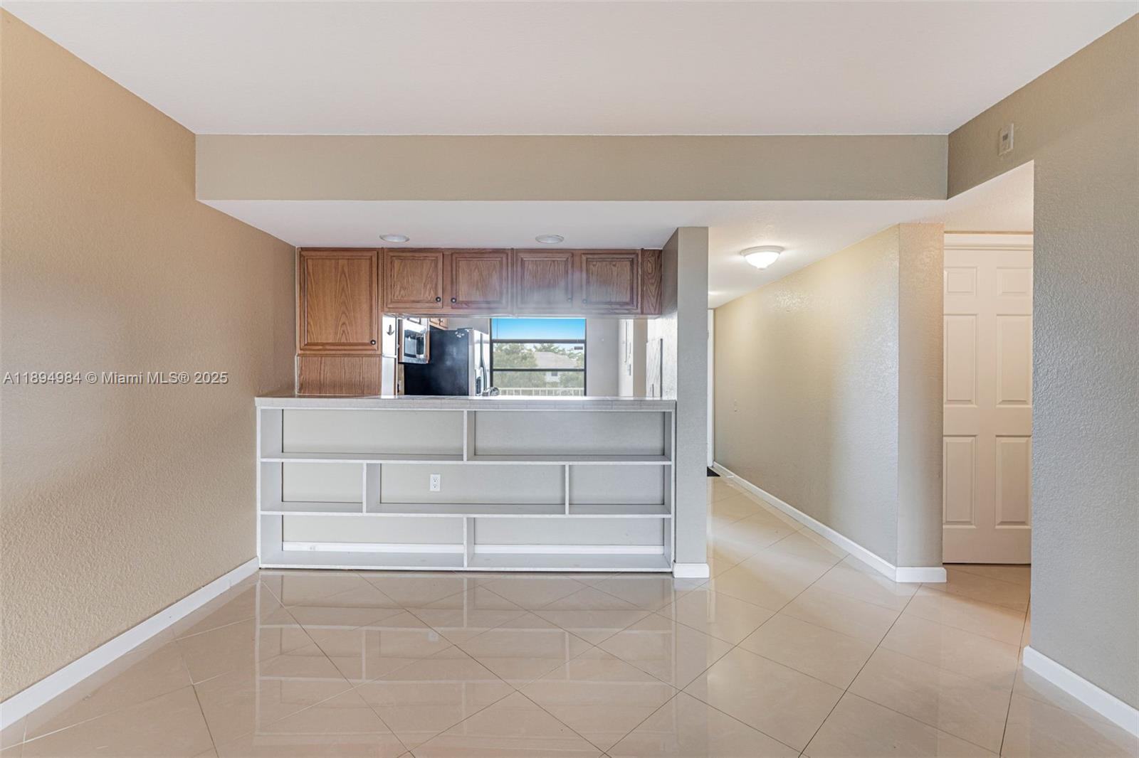 CONDO 25 OF WHITEHALL CON - Residential