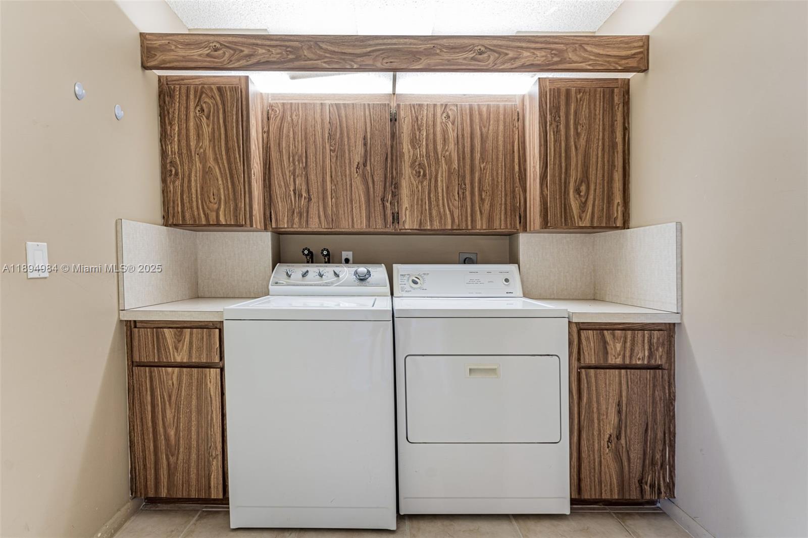 CONDO 25 OF WHITEHALL CON - Residential
