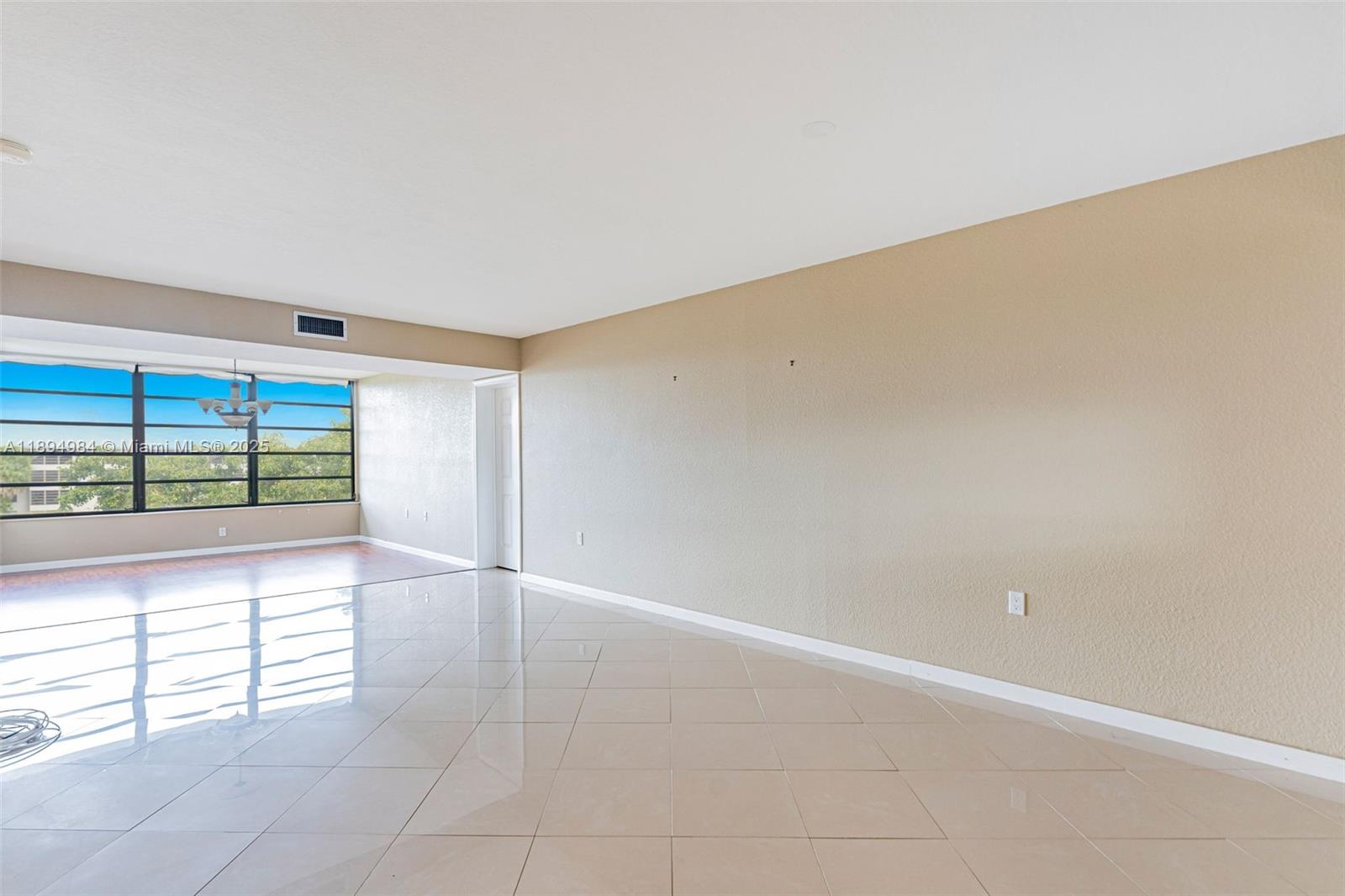 CONDO 25 OF WHITEHALL CON - Residential