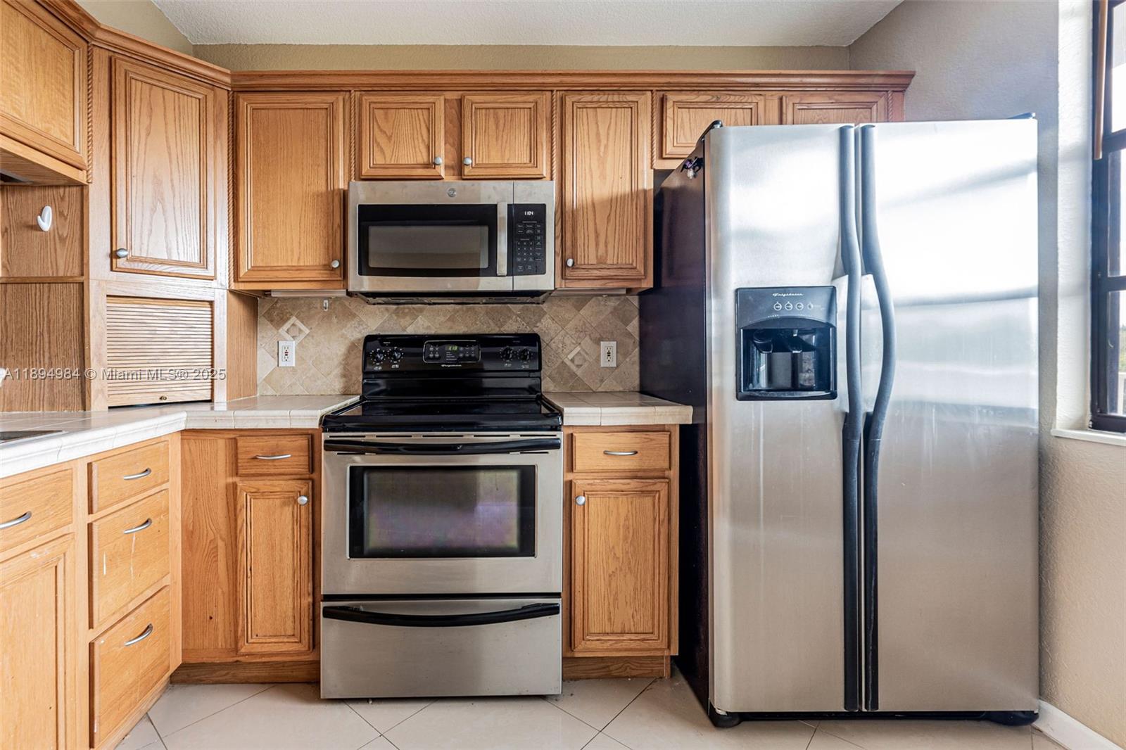 CONDO 25 OF WHITEHALL CON - Residential