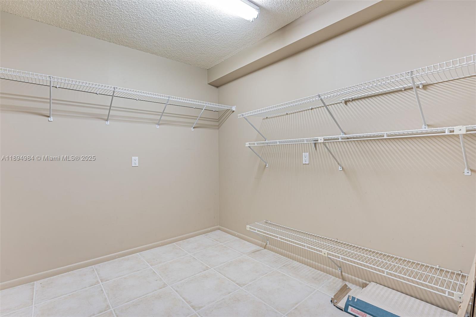 CONDO 25 OF WHITEHALL CON - Residential