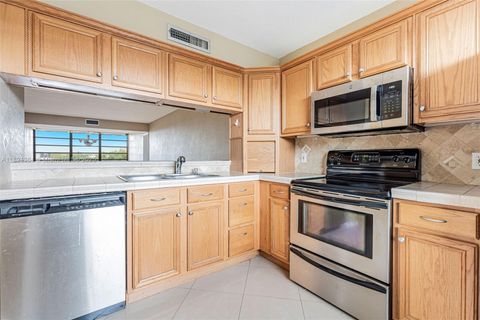 1705 Whitehall Dr 401 Davie FL 33324