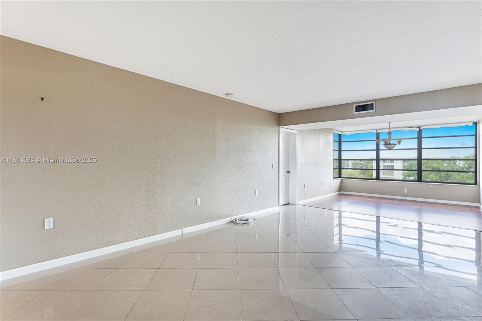 CONDO 25 OF WHITEHALL CON - Residential