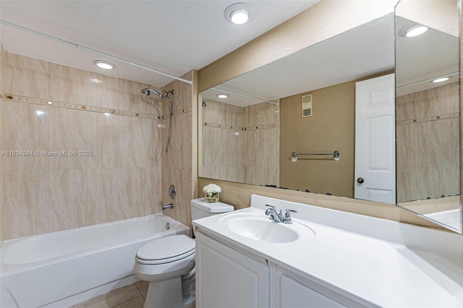 CONDO 25 OF WHITEHALL CON - Residential