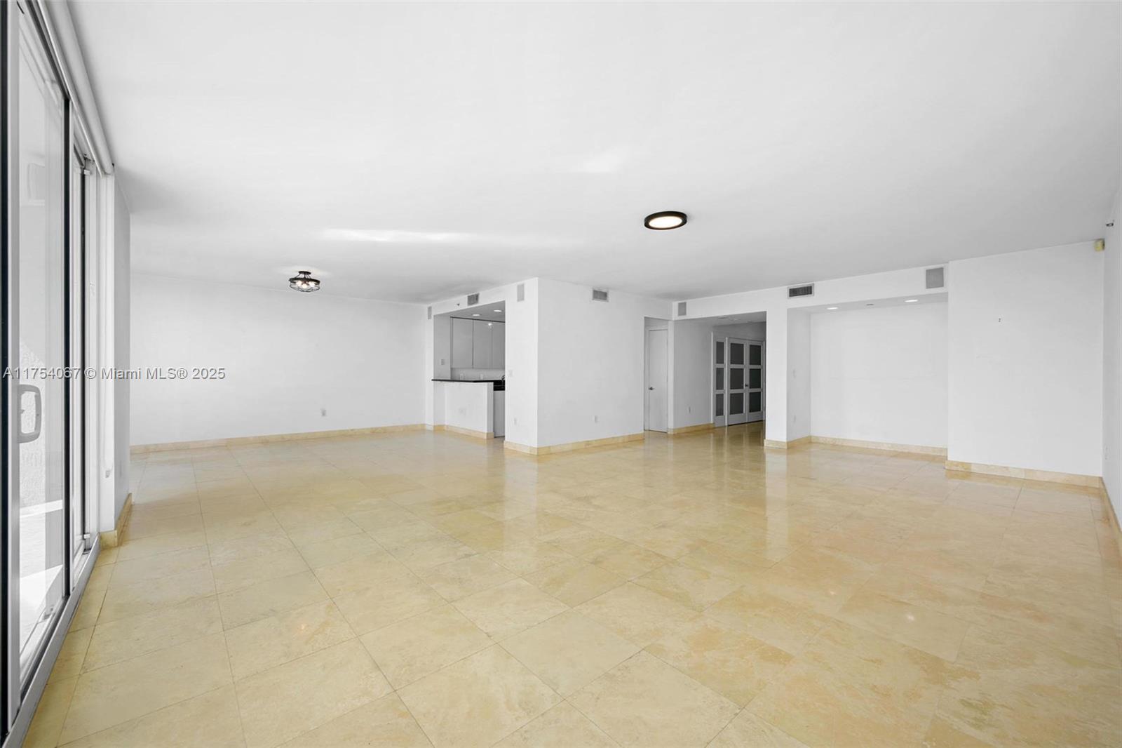 20201 E Country Club Dr 1502