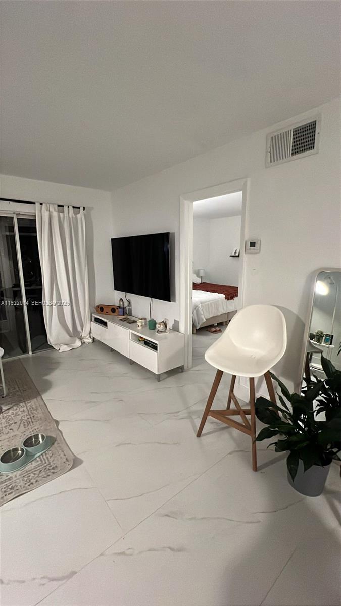 RIVER SHORES CONDO - Residential Lease