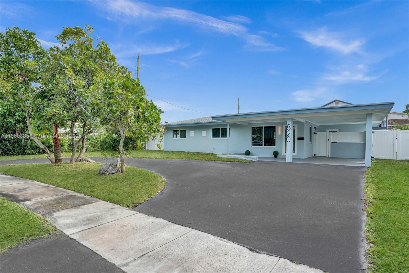 Beautiful 1/1 efficiency with private entrance, driveway parking, and private yard in a safe area near beach & parks. Utilities included. No shared spaces—main house rented separately. Available furnished or unfurnished, short or long term, same price.