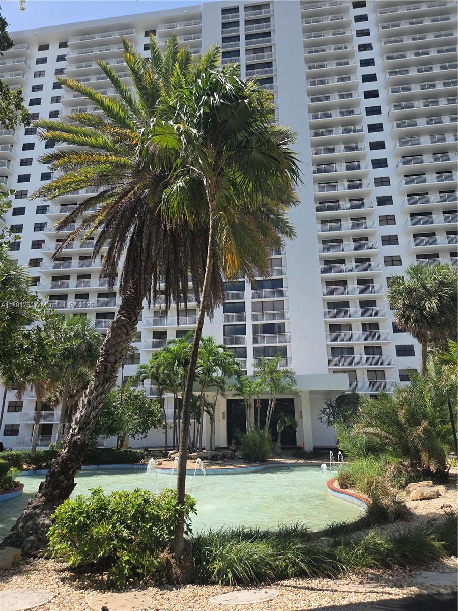 WINSTON TOWERS 600 CONDO - Residential Lease