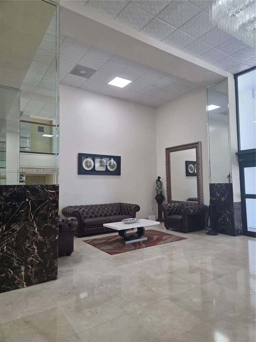 WINSTON TOWERS 600 CONDO - Residential Lease
