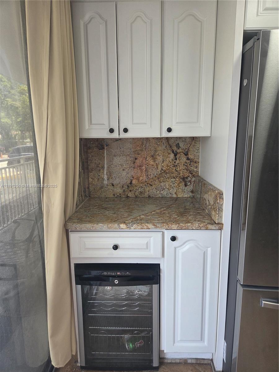 WINSTON TOWERS 600 CONDO - Residential Lease