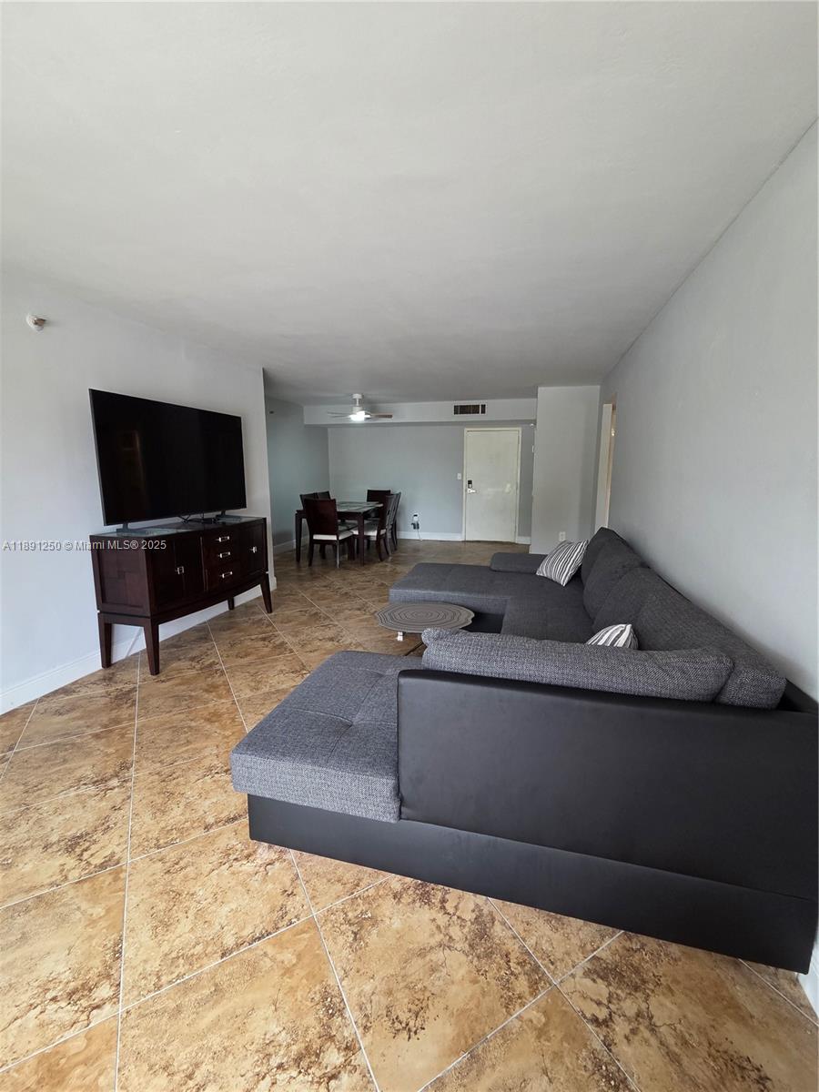 WINSTON TOWERS 600 CONDO - Residential Lease