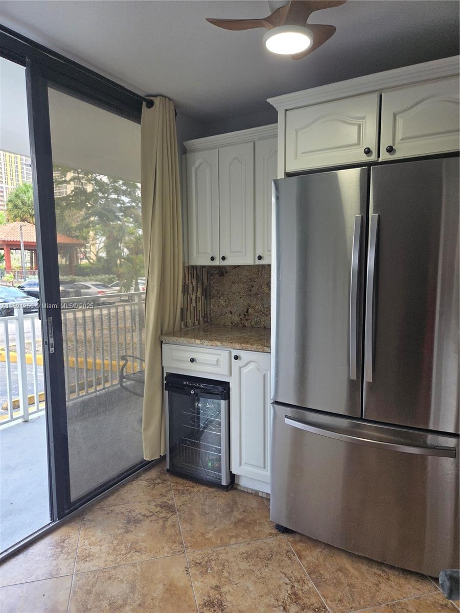 WINSTON TOWERS 600 CONDO - Residential Lease