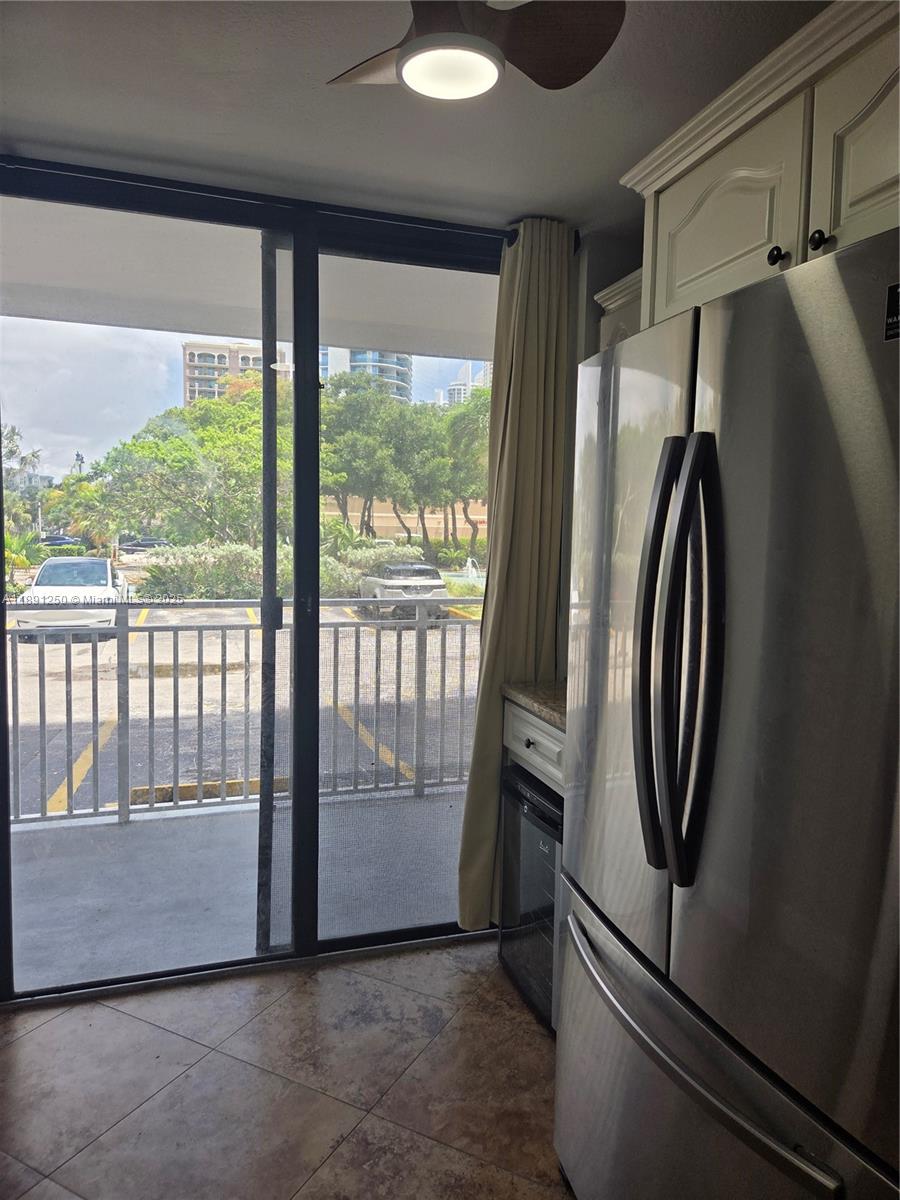 WINSTON TOWERS 600 CONDO - Residential Lease