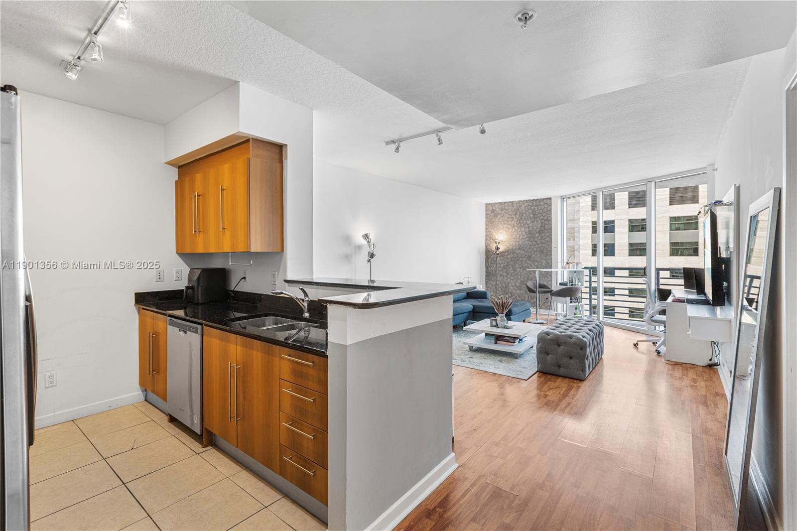 335 S BISCAYNE BL 3404