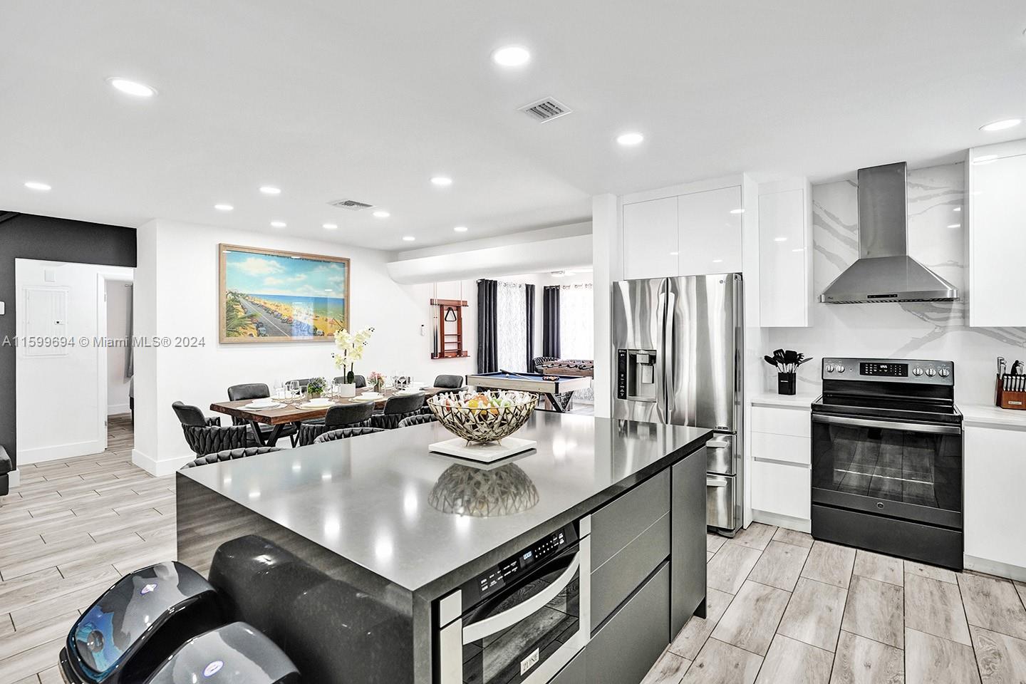 HOLLYWOOD LAKES SECTION - Residential Lease