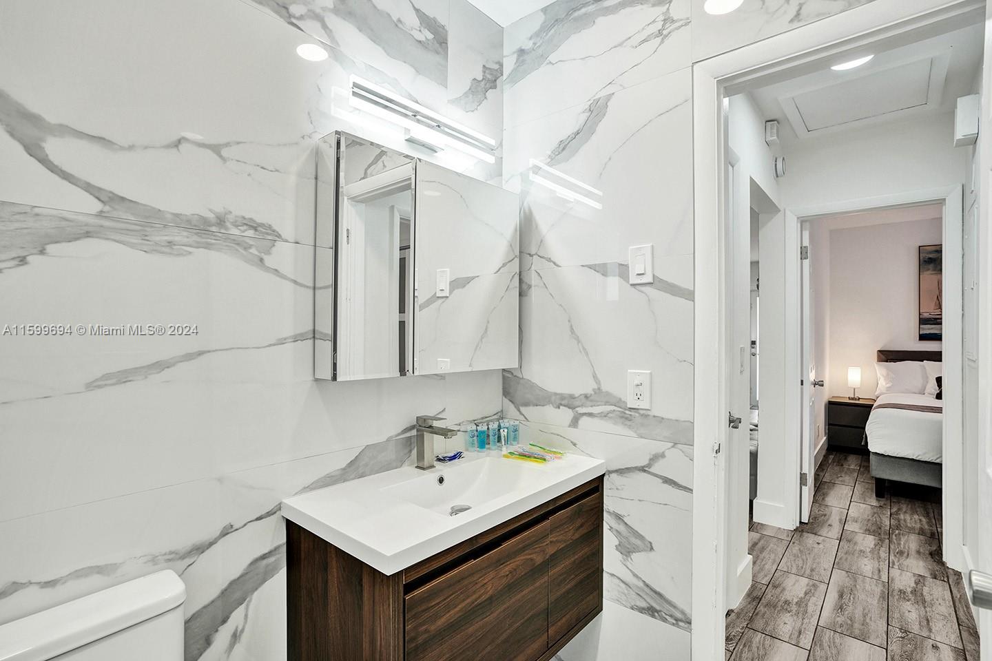 HOLLYWOOD LAKES SECTION - Residential Lease