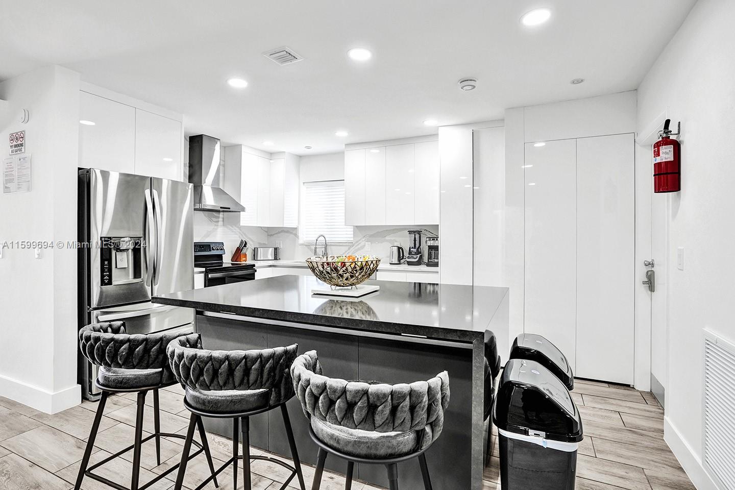 HOLLYWOOD LAKES SECTION - Residential Lease