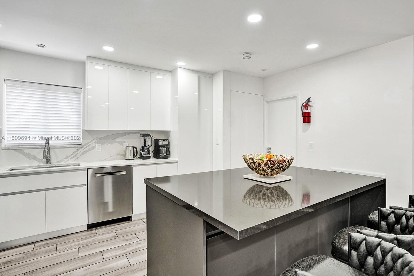 HOLLYWOOD LAKES SECTION - Residential Lease