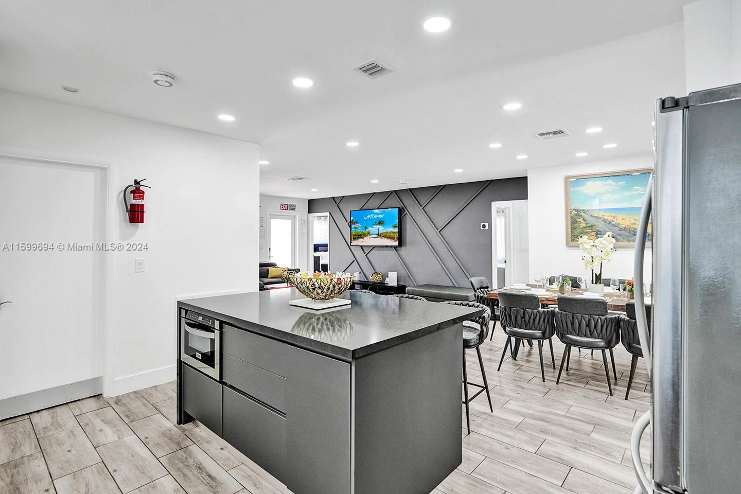 HOLLYWOOD LAKES SECTION - Residential Lease