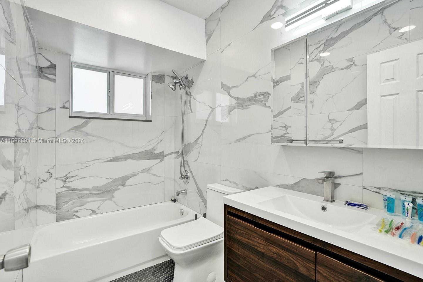 HOLLYWOOD LAKES SECTION - Residential Lease