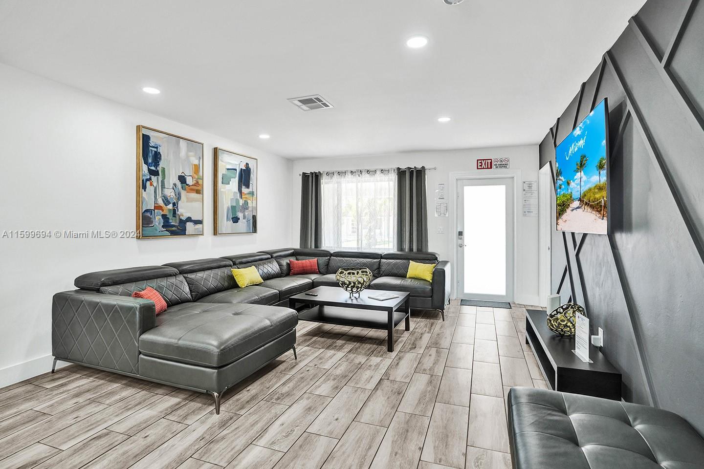 HOLLYWOOD LAKES SECTION - Residential Lease