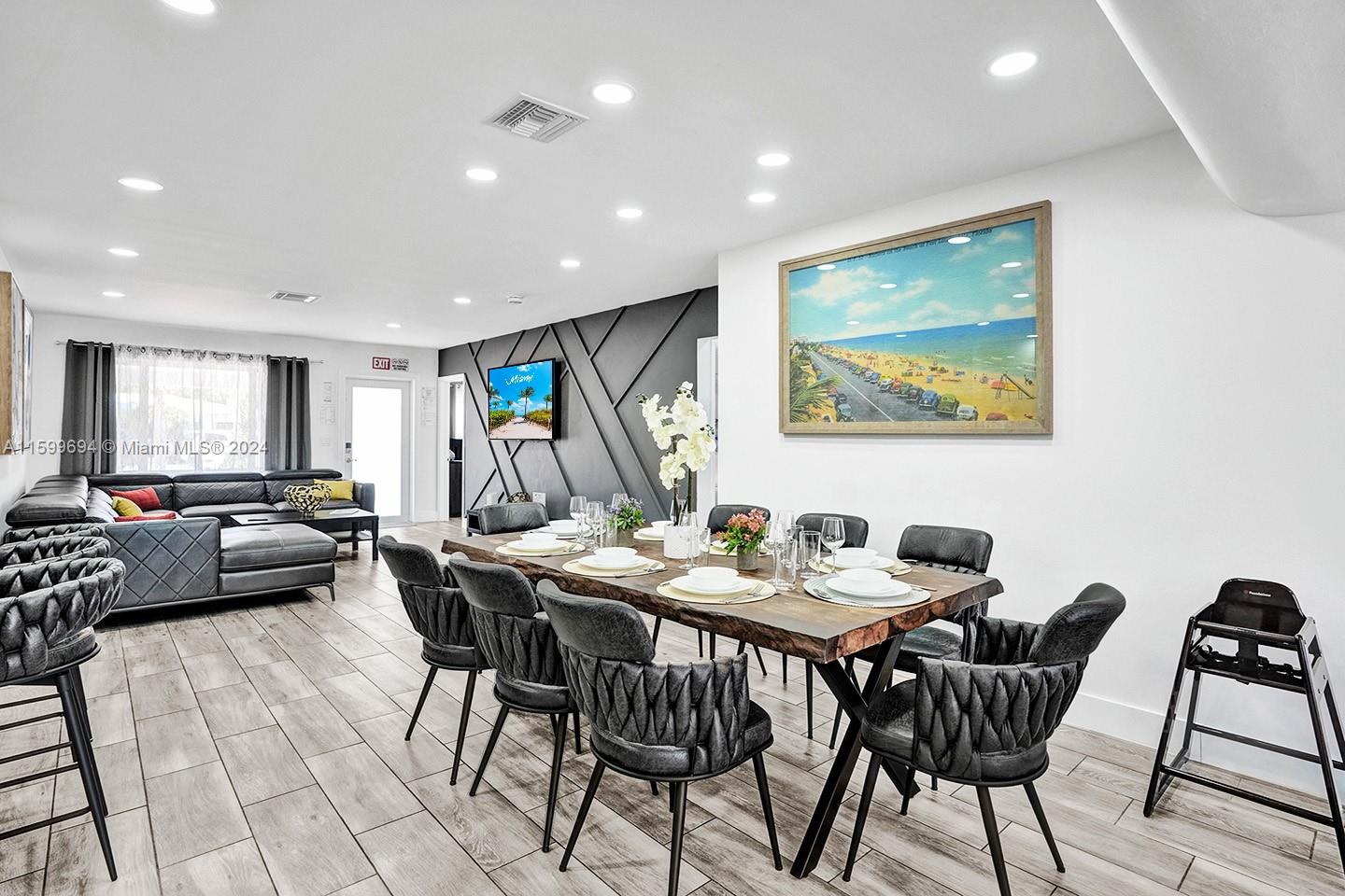 HOLLYWOOD LAKES SECTION - Residential Lease