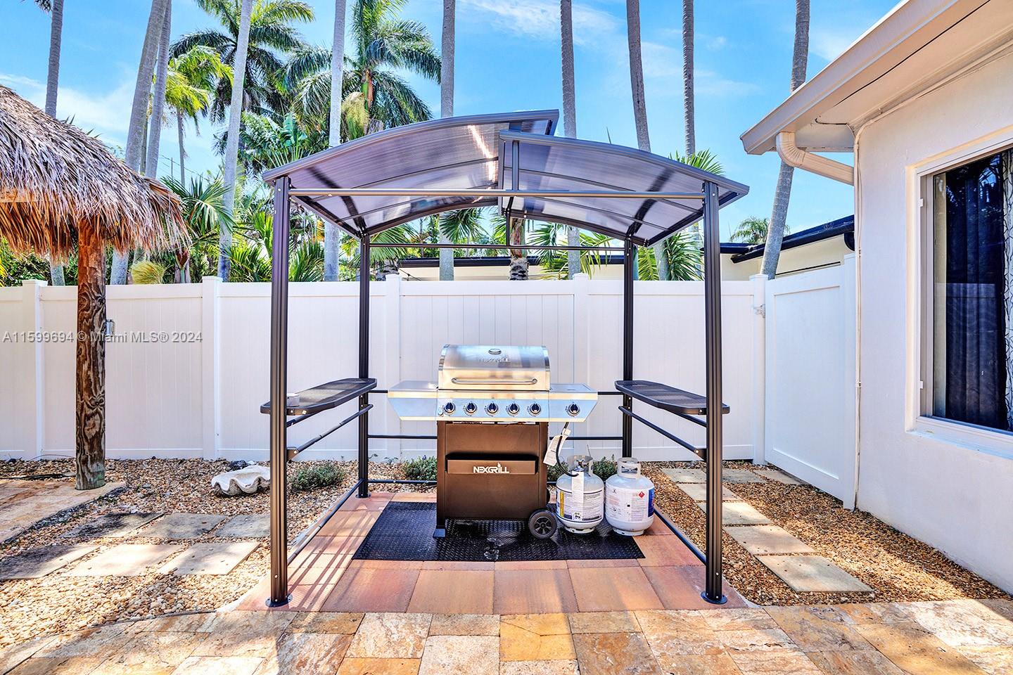 HOLLYWOOD LAKES SECTION - Residential Lease