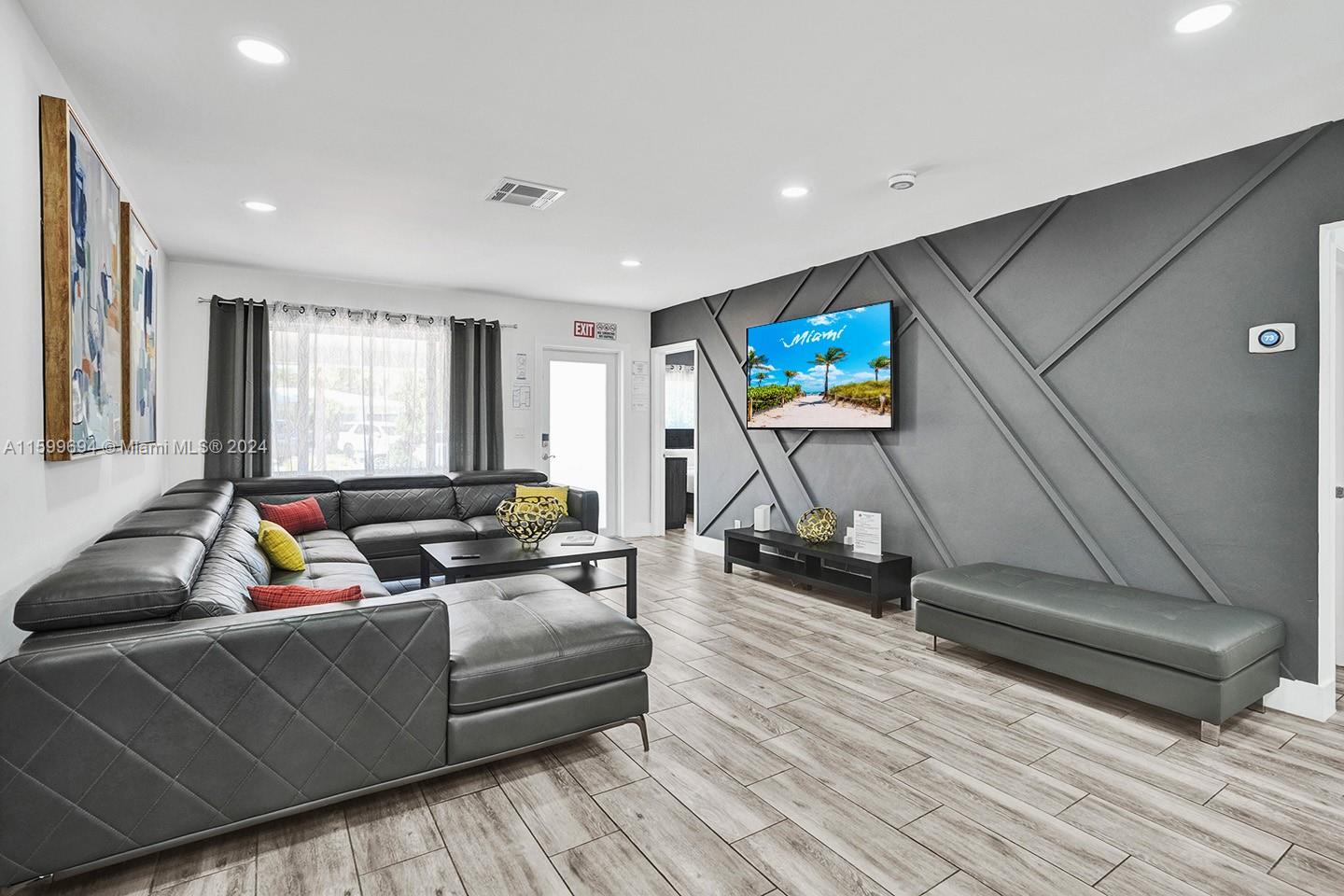 HOLLYWOOD LAKES SECTION - Residential Lease