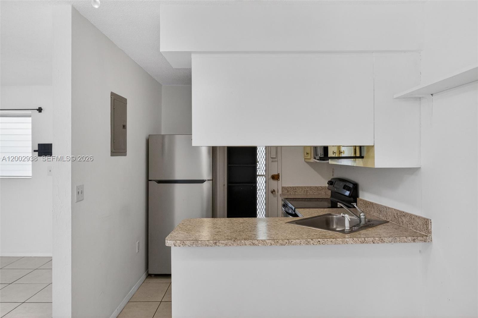 TWIN TOWERS CONDO - Residential