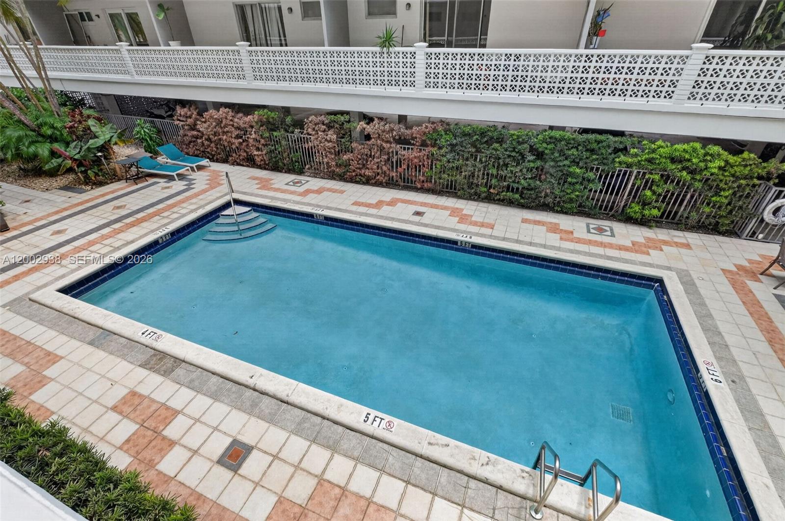 TWIN TOWERS CONDO - Residential