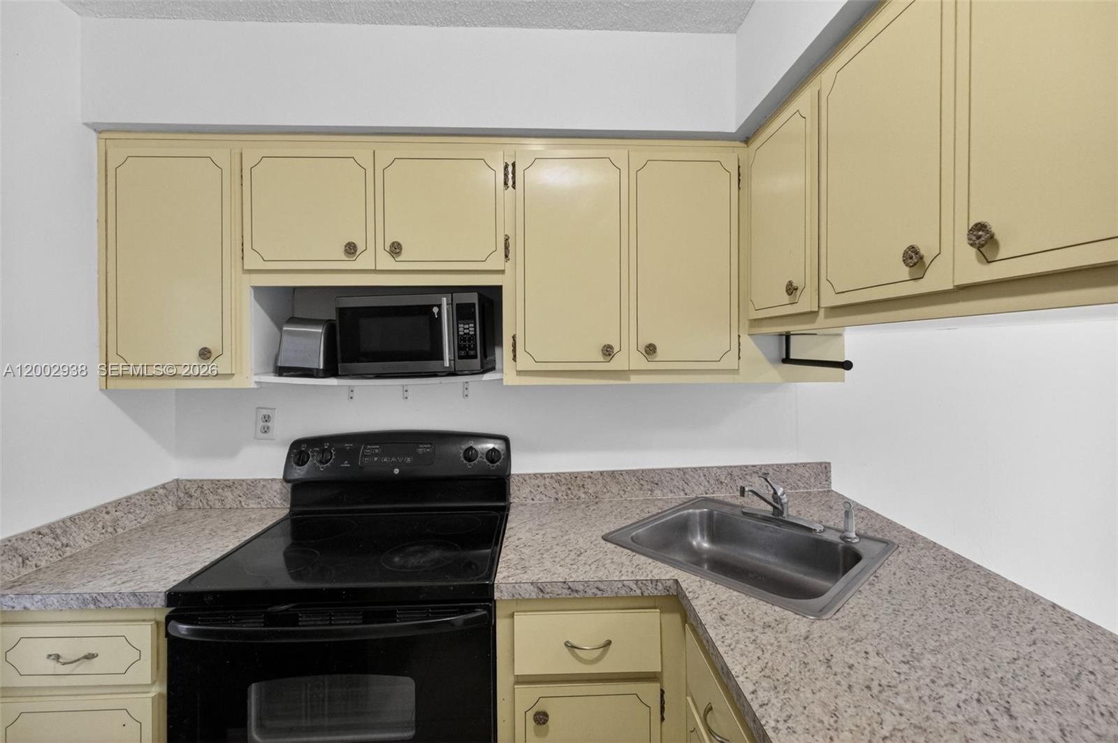 TWIN TOWERS CONDO - Residential