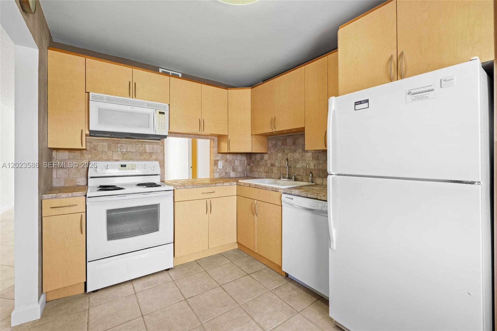 GOLDEN LAKES VILLAGE COND - Residential