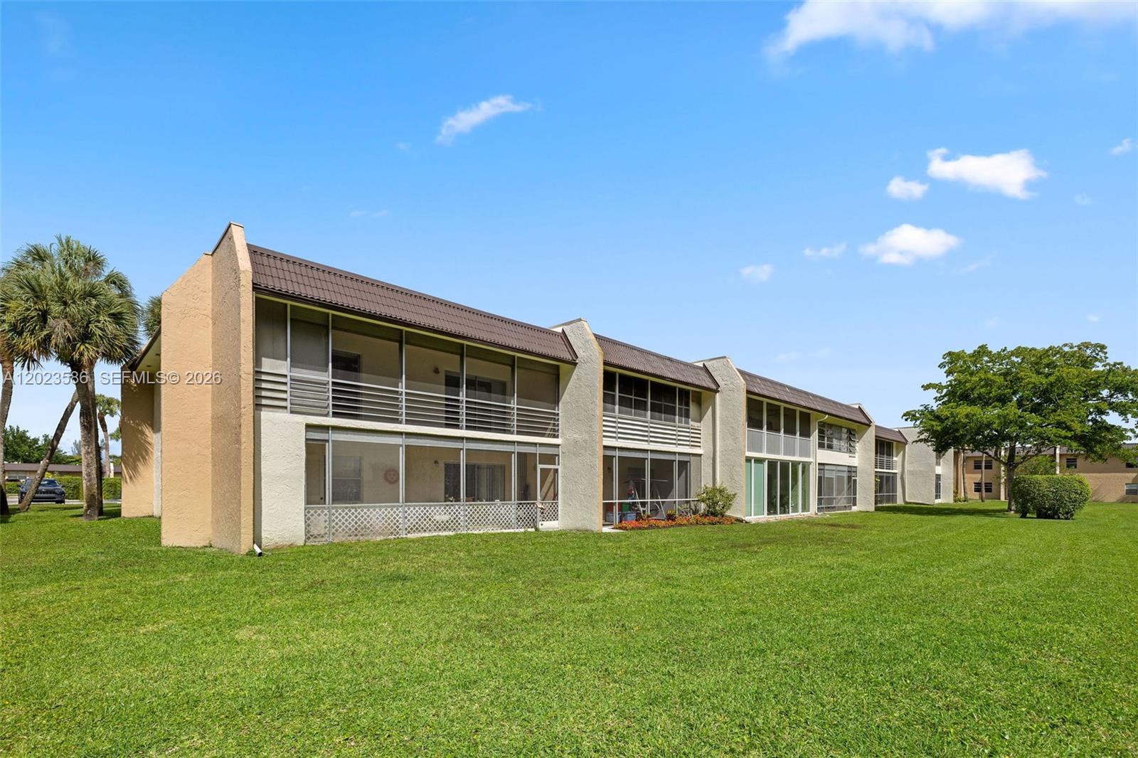 GOLDEN LAKES VILLAGE COND - Residential