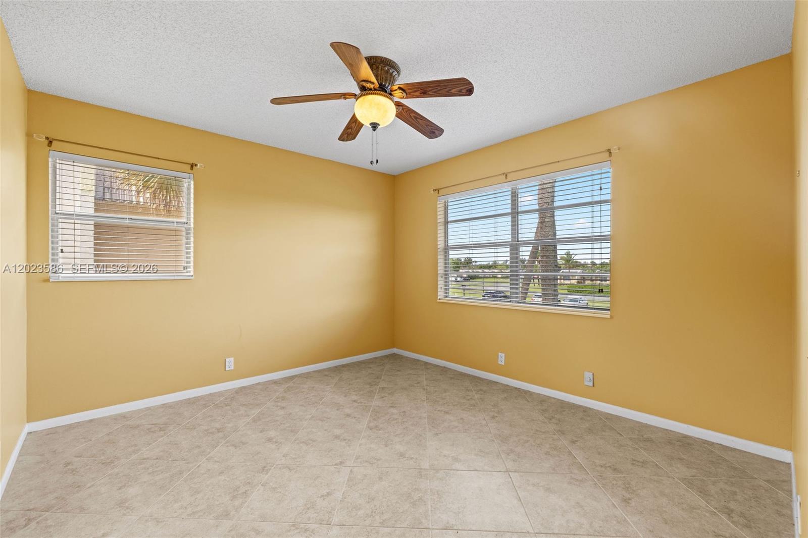 GOLDEN LAKES VILLAGE COND - Residential