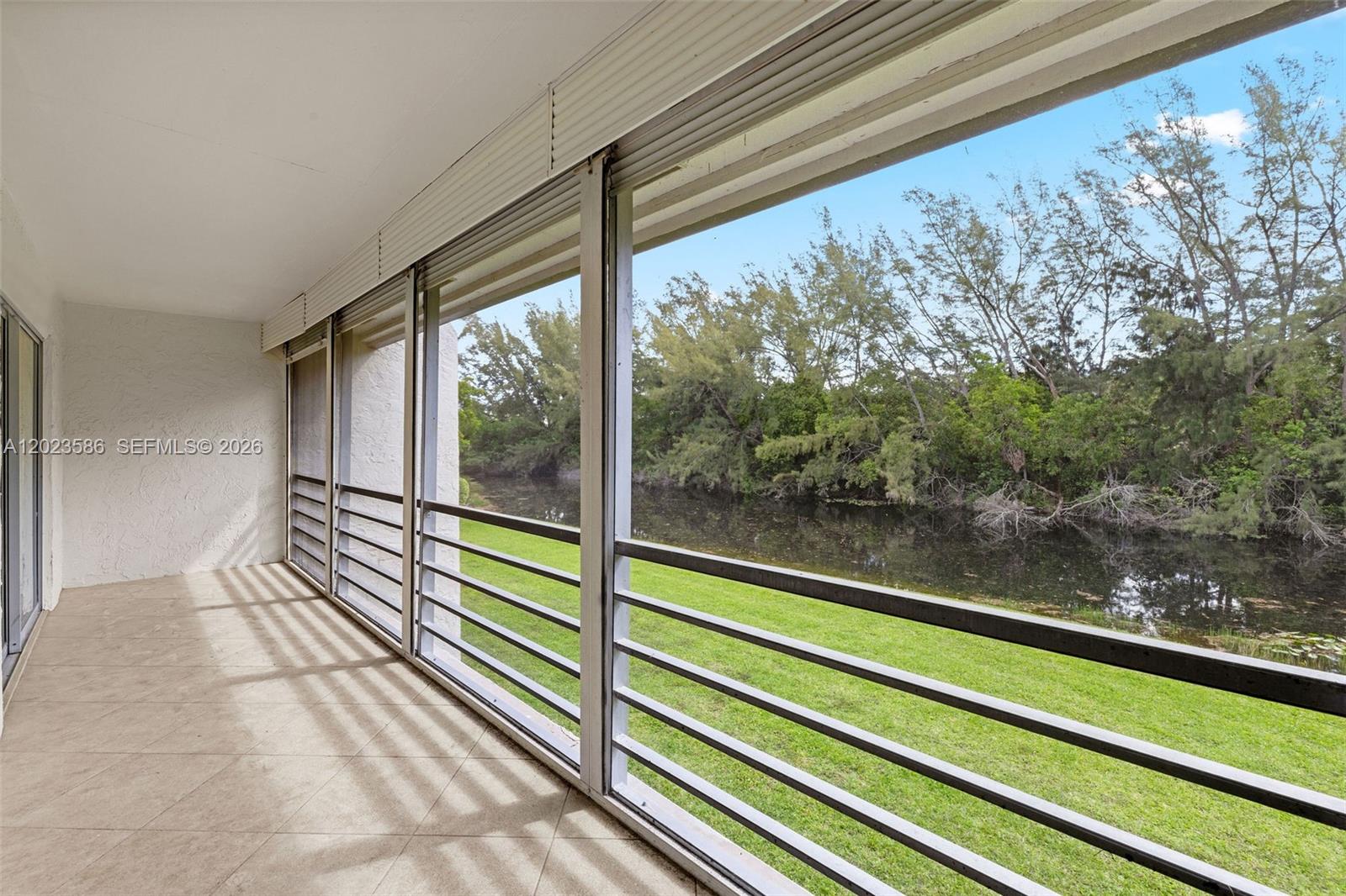 GOLDEN LAKES VILLAGE COND - Residential