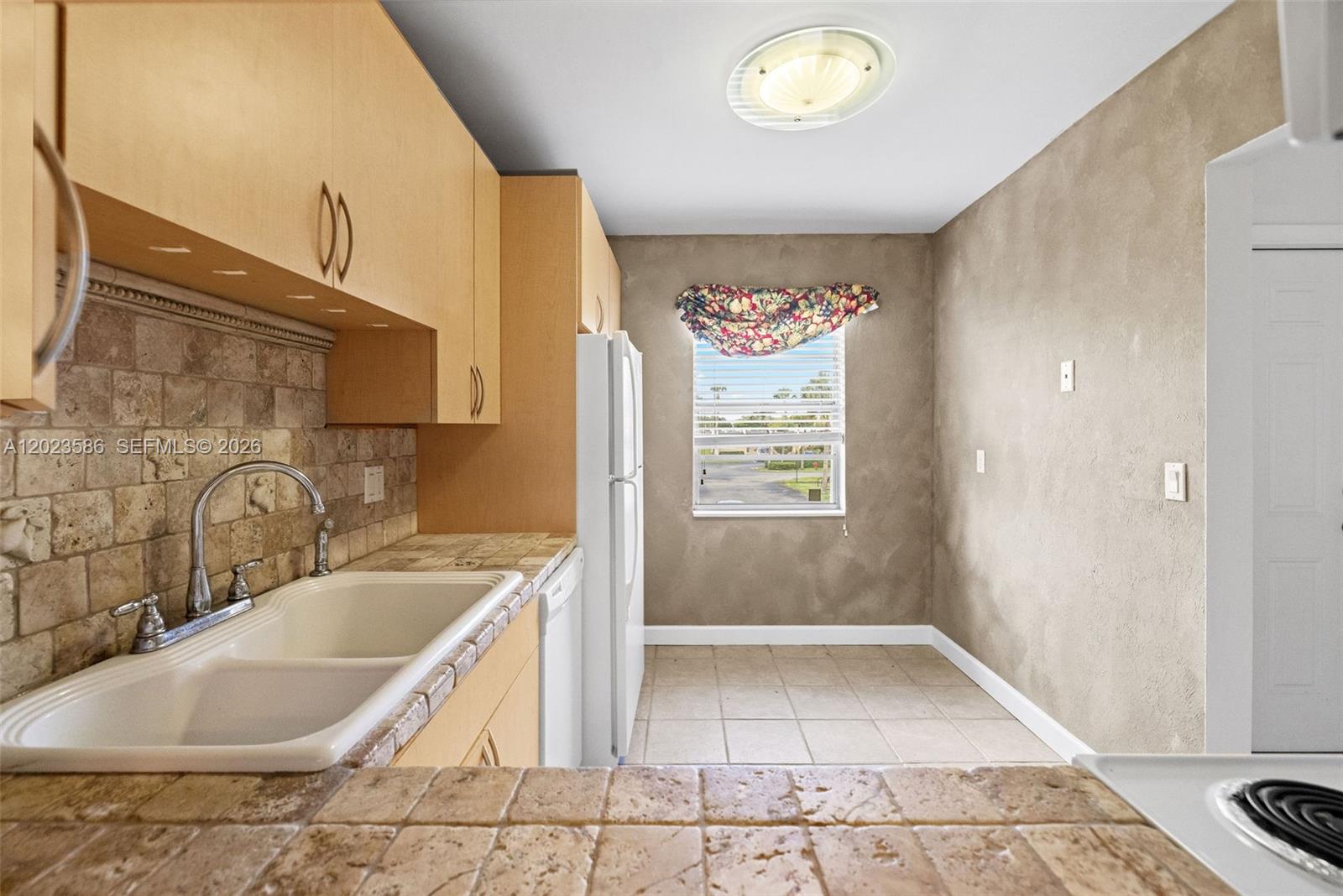 GOLDEN LAKES VILLAGE COND - Residential