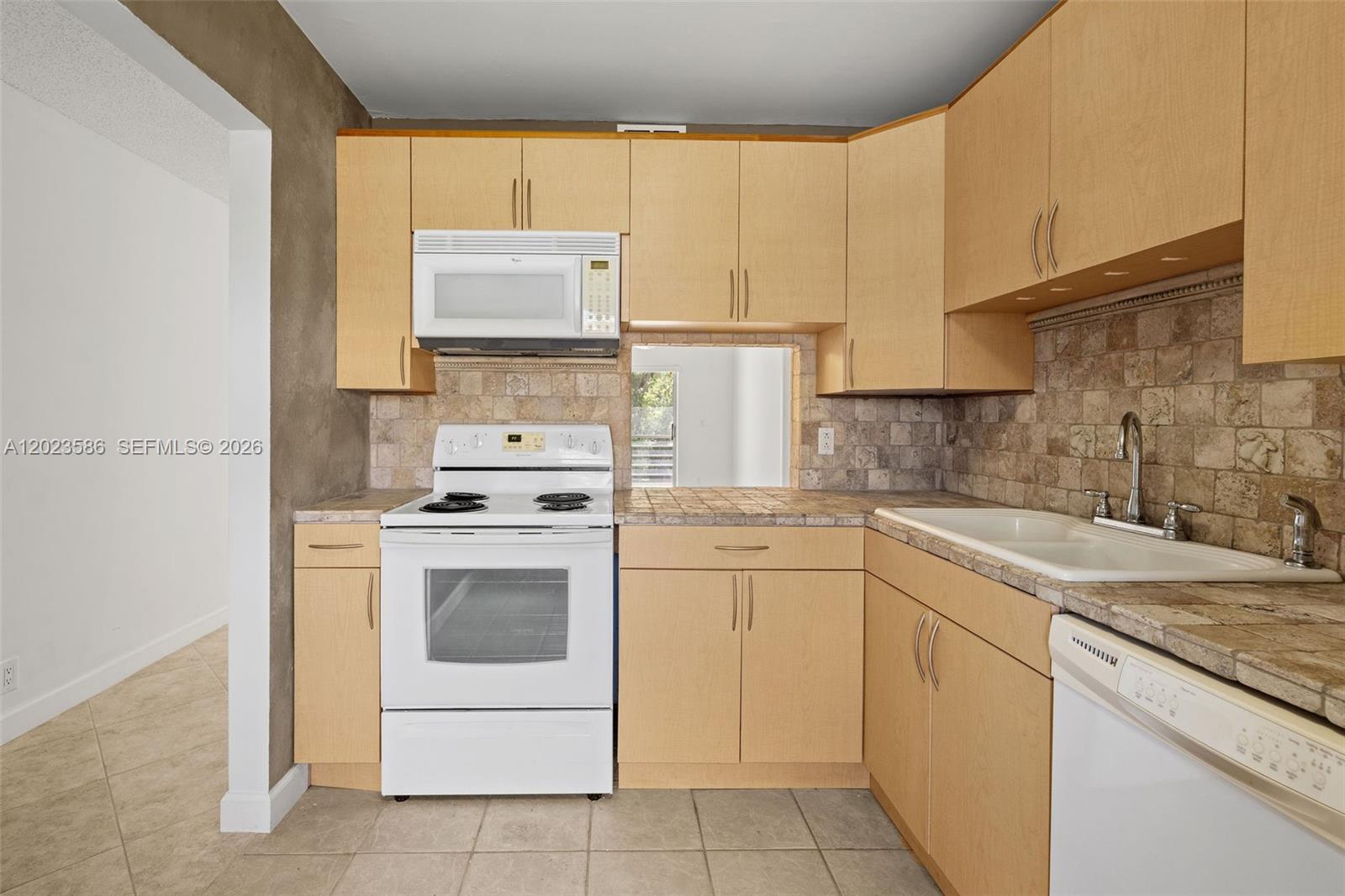 GOLDEN LAKES VILLAGE COND - Residential