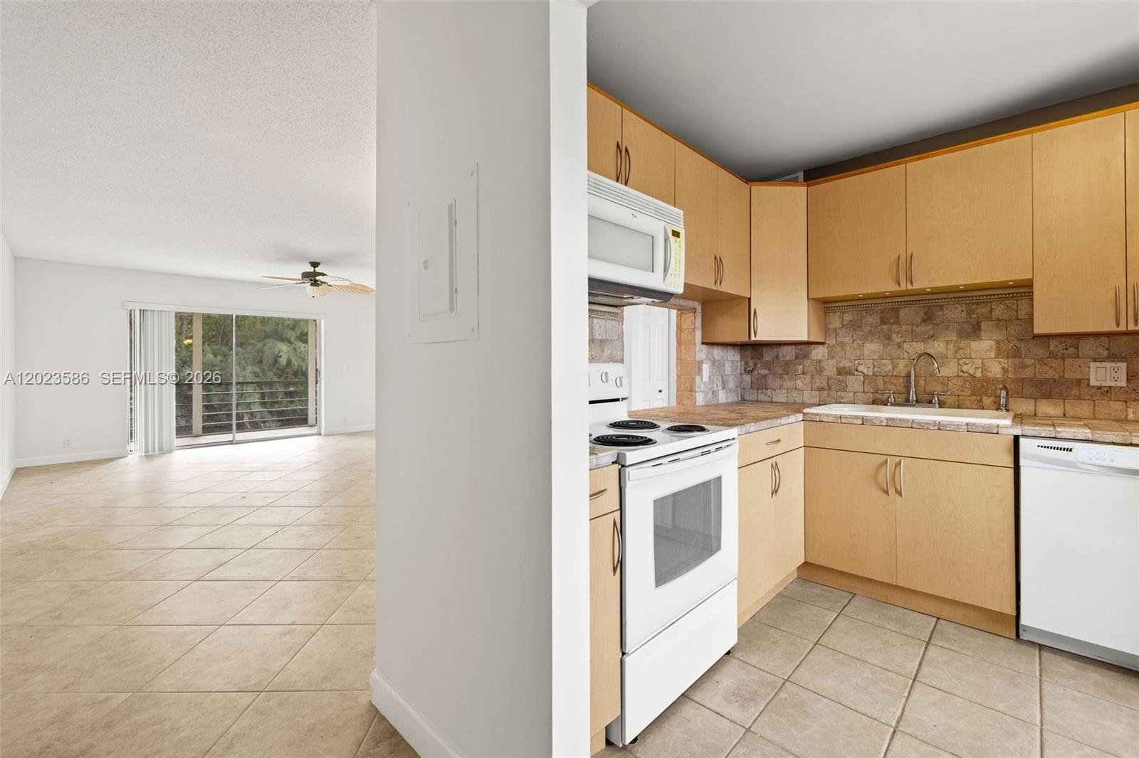 GOLDEN LAKES VILLAGE COND - Residential