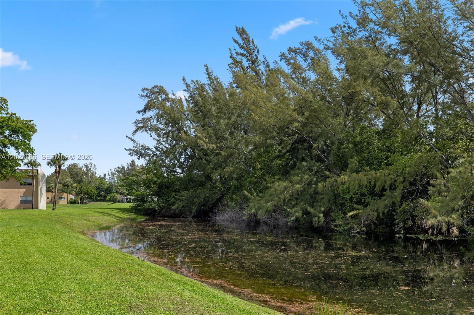 GOLDEN LAKES VILLAGE COND - Residential