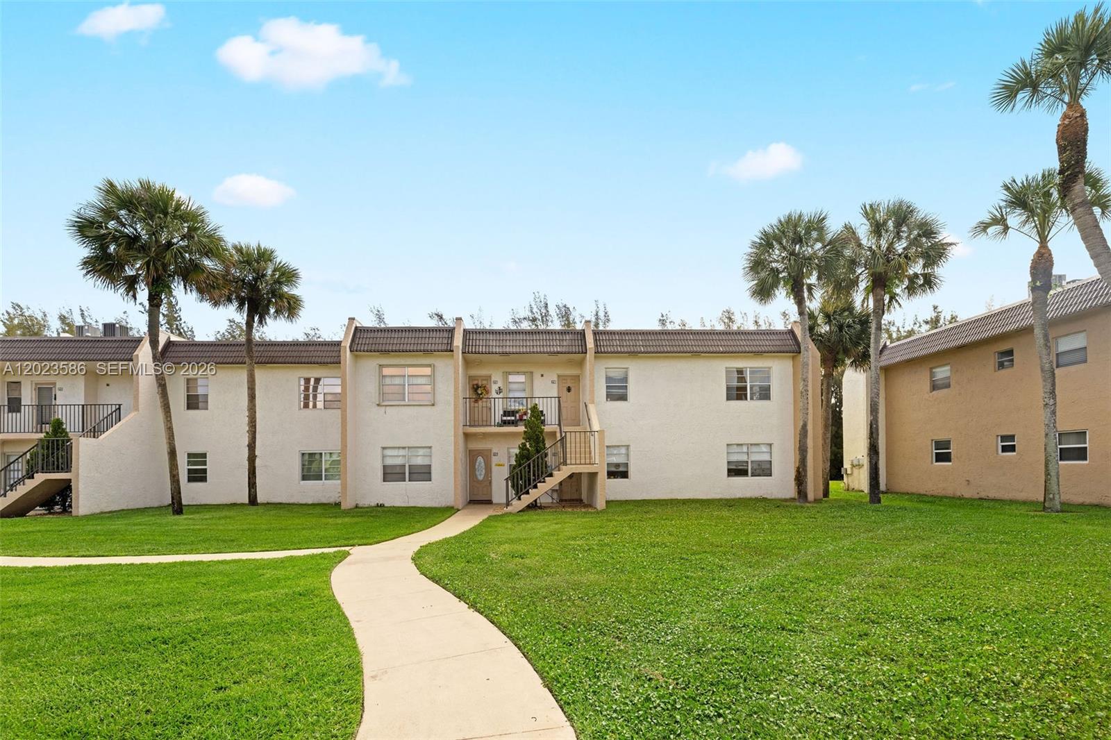110 Lake Meryl Dr 216, West Palm Beach, FL, 33411/$149,975 1 110 Lake Meryl Dr 216