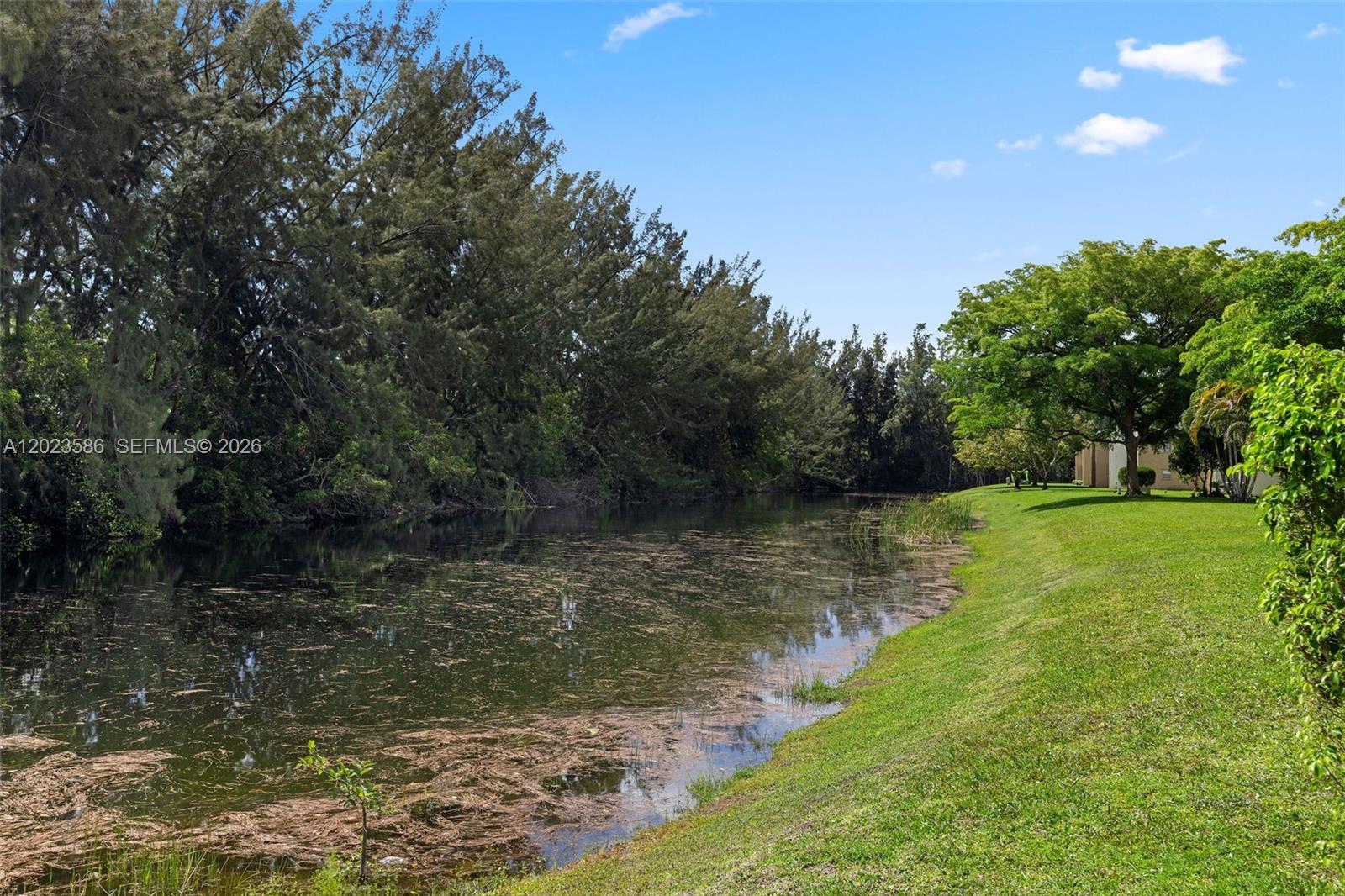GOLDEN LAKES VILLAGE COND - Residential