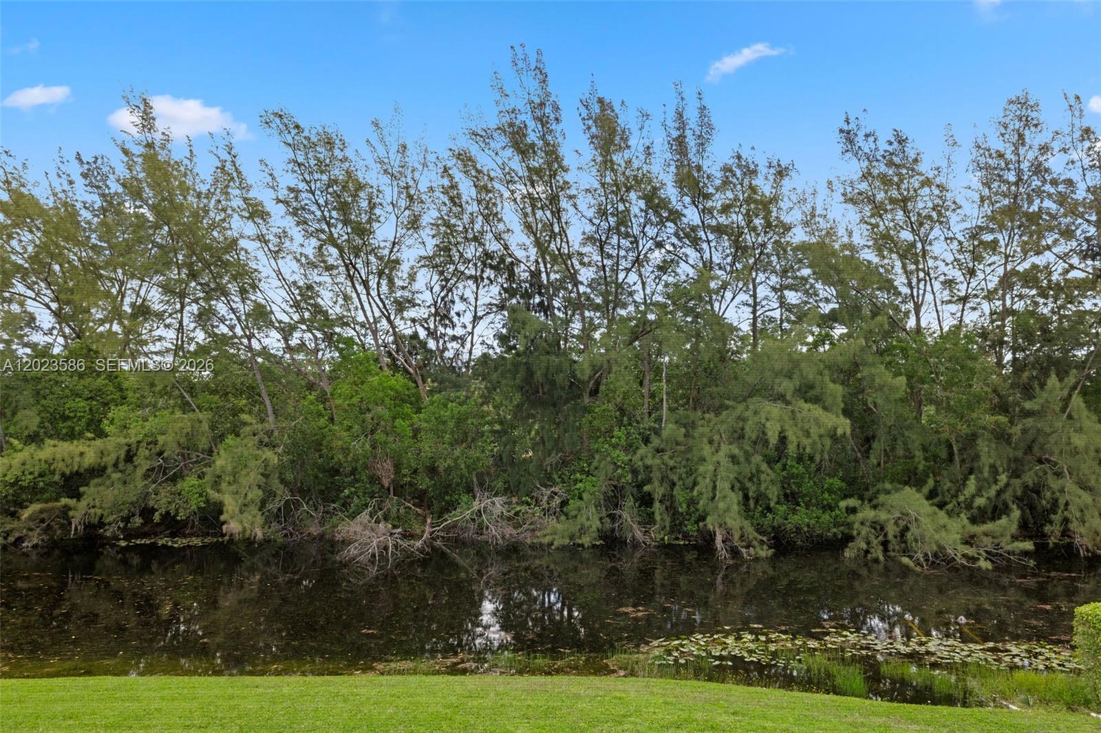 GOLDEN LAKES VILLAGE COND - Residential