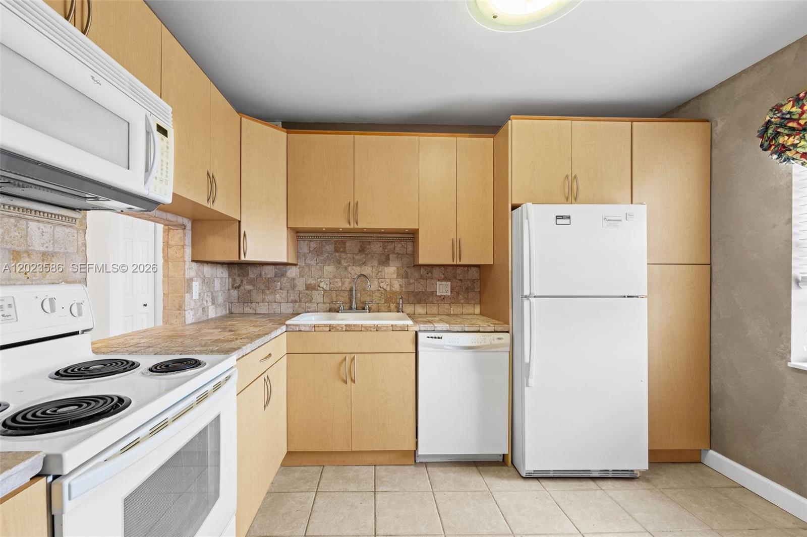 GOLDEN LAKES VILLAGE COND - Residential