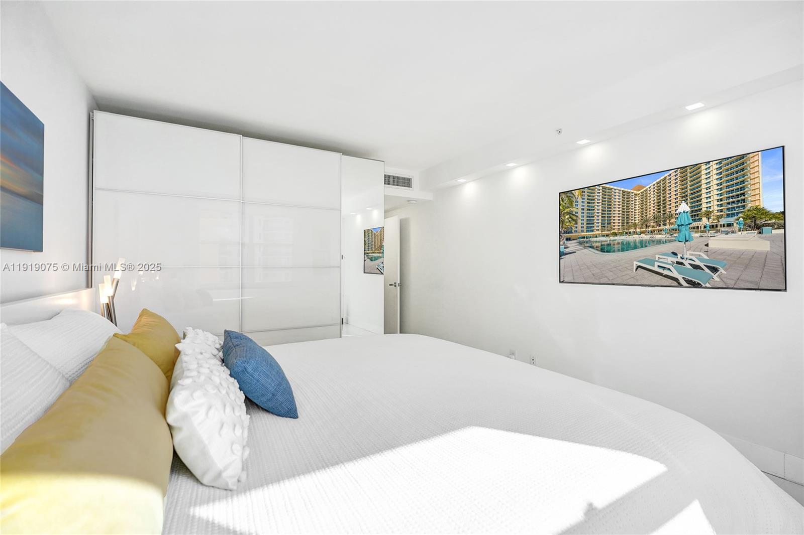 WAVE CONDO - Residential Lease